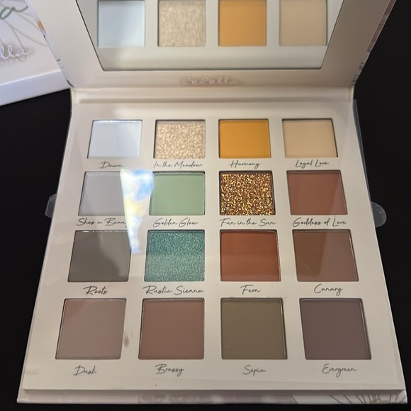 New Shadow Palette- Daisy Daze - Picture 5 of 8
